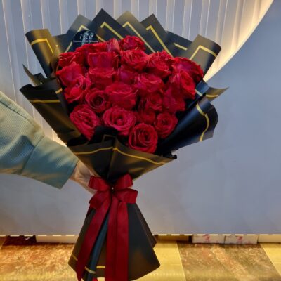Elegant red rose bouquet