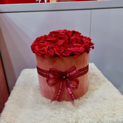 Elegant red rose flower box