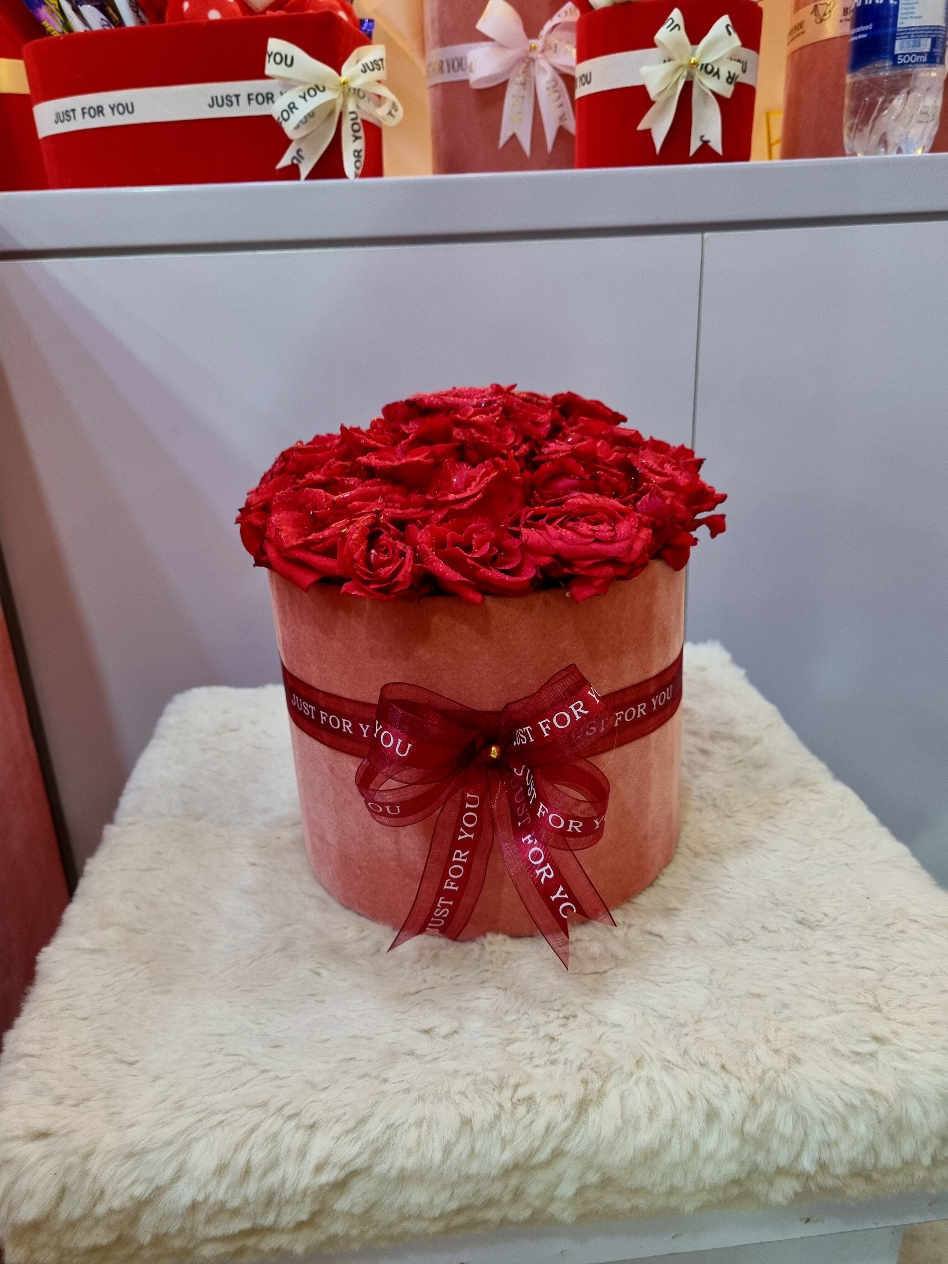 Elegant red rose flower box