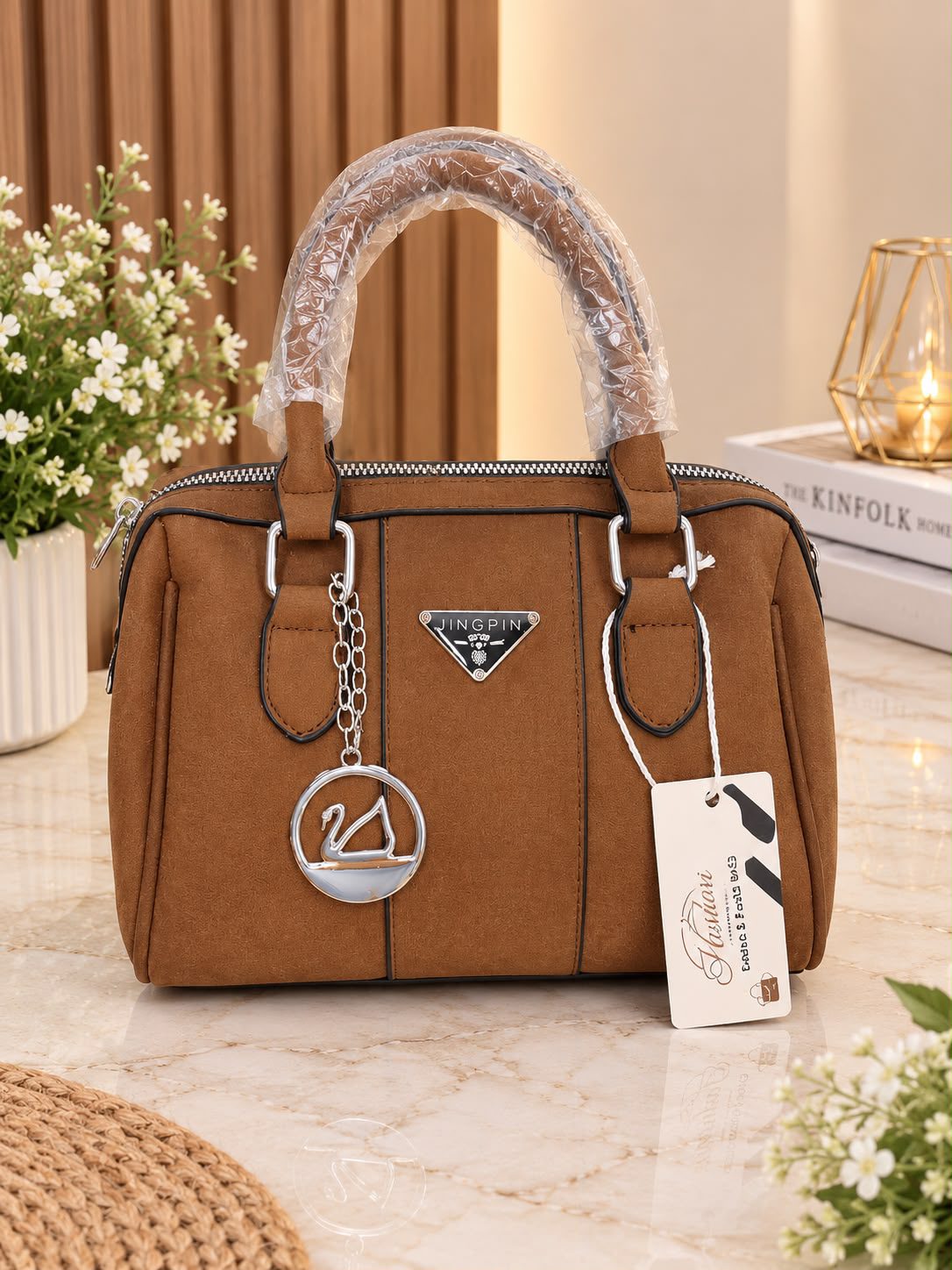 Elegant Women's Handbag with Stylish Design - Image 2
